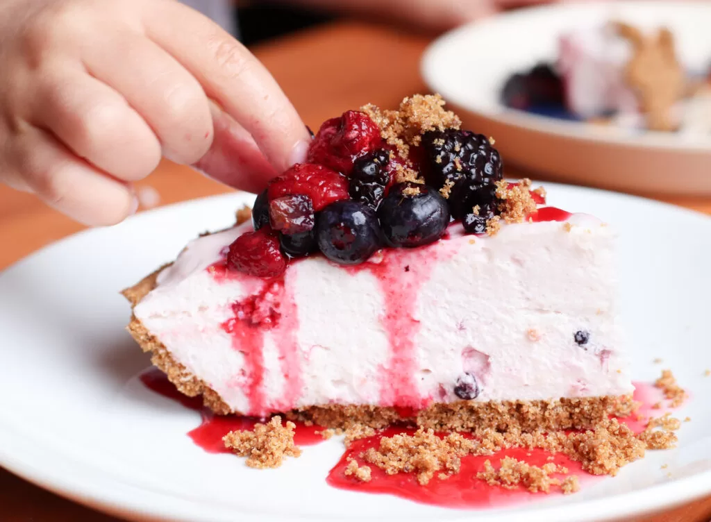 marshmallow mixed berry pie