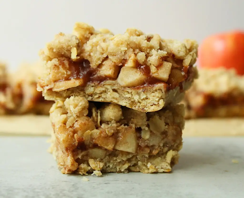 apple pie crumble bars