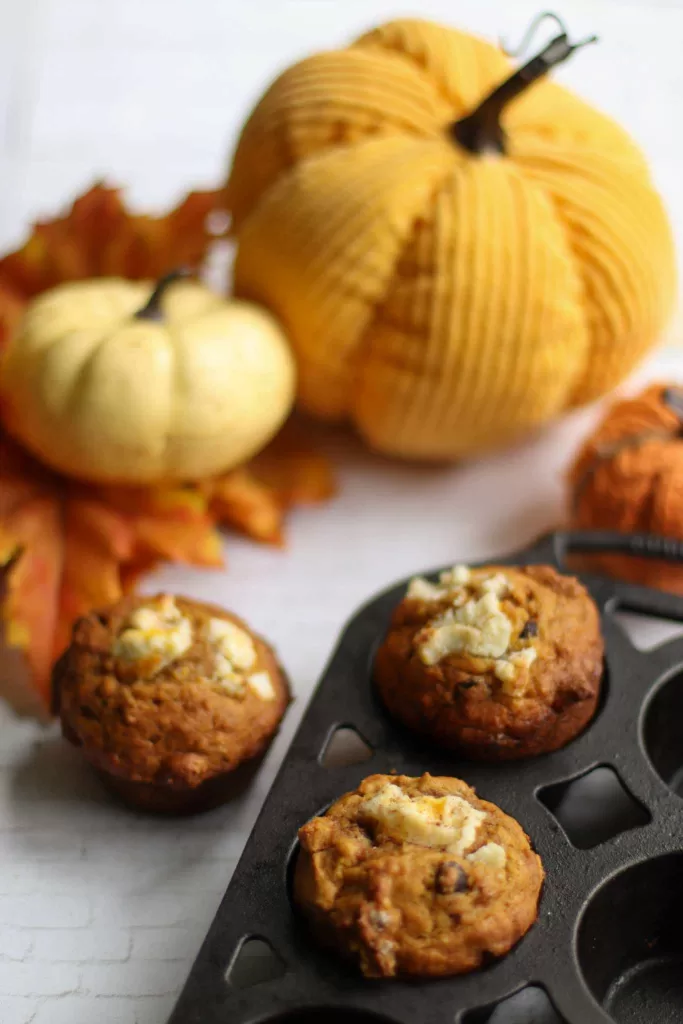 vegan pumpkin cream cheese muffins