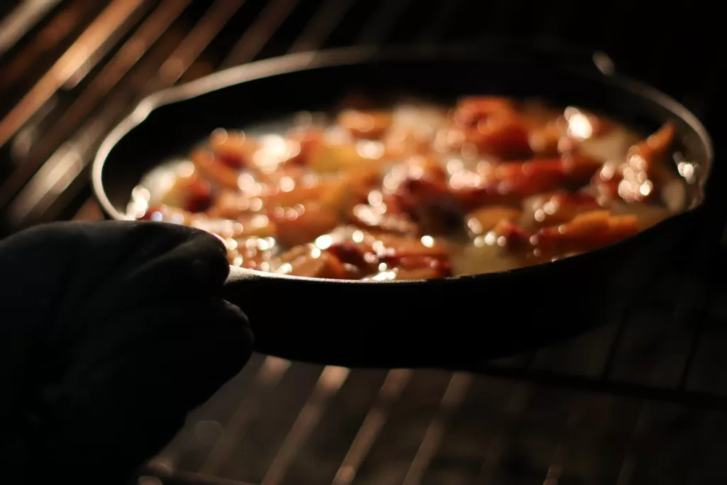 iron skillet peach cobbler